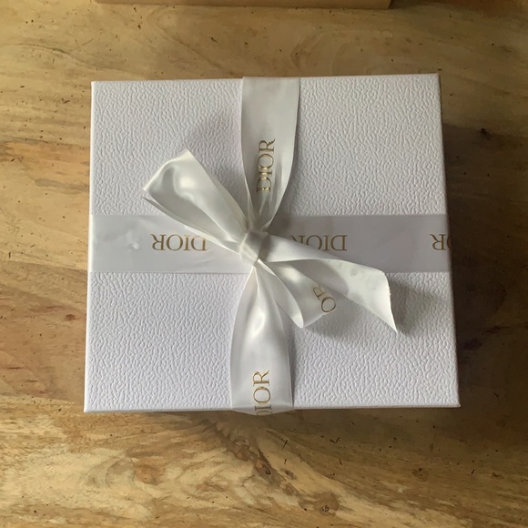 DIOR Giftbox w/Ribbon and Silk paper - - Picture 8 of 8